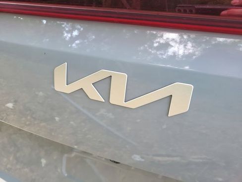 Certified 2025 Kia Carnival EX FWD image 8