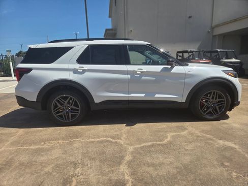 New 2026 Ford Explorer ST-Line w/ ST-Line Street Pack RWD image 4