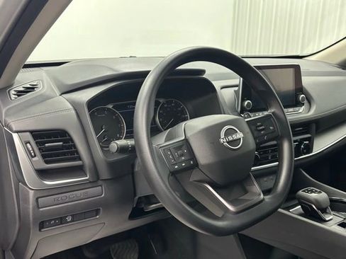 Used 2025 Nissan Rogue S FWD image 15