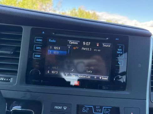 Used 2015 Toyota Sienna Limited AWD/4WD image 12