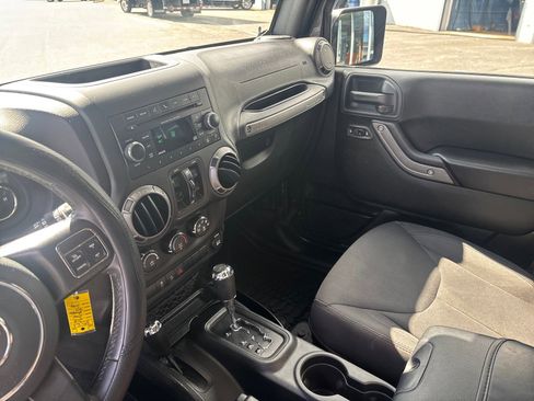 Used 2018 Jeep Wrangler Unlimited Sport S image 25