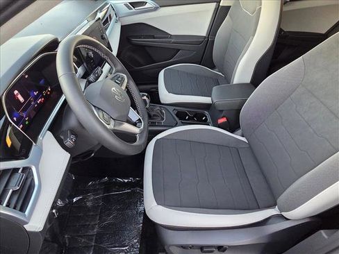 New 2026 Volkswagen Taos SE FWD image 4