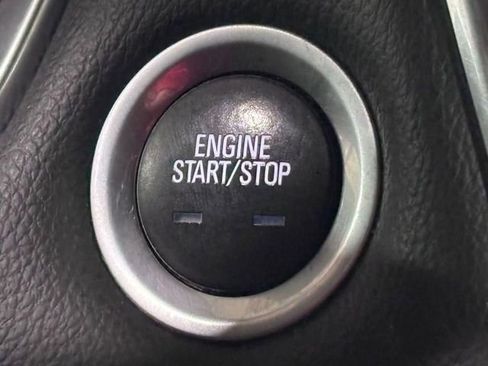 Used 2020 Chevrolet Traverse LT image 19