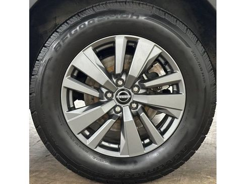 Used 2022 Nissan Pathfinder SV w/ SV Black Package FWD image 11