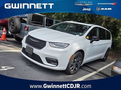 Used 2025 Chrysler Pacifica Limited