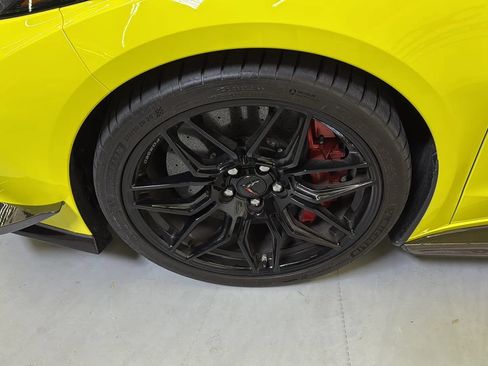 Used 2024 Chevrolet Corvette Z06 w/ Z07 Performance Package RWD image 26