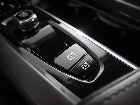 Used 2023 Volvo XC60 B5 Plus w/ Climate Package image 56