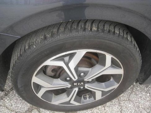 Used 2020 Kia Forte LXS FWD image 28