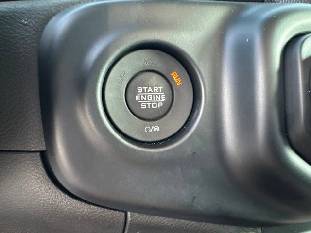 Used 2023 Jeep Gladiator Overland AWD/4WD image 9