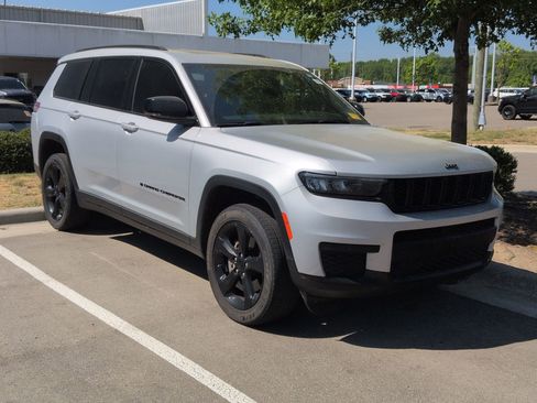 Used 2024 Jeep Grand Cherokee L Altitude image 1
