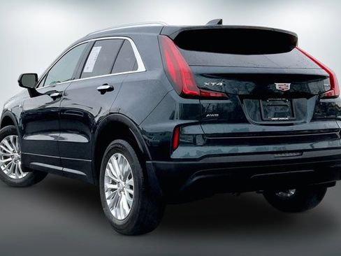 Used 2024 Cadillac XT4 Luxury w/ Cold Weather Package image 10