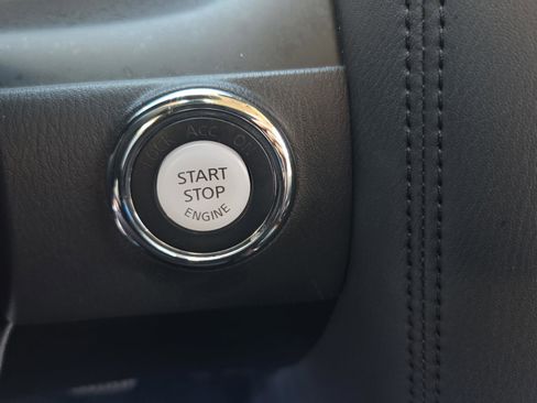 Used 2024 Nissan Armada SL w/ Captain's Chairs Package image 28