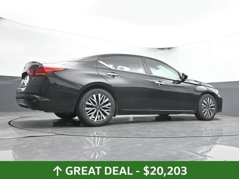 Used 2025 Nissan Altima 2.5 SV FWD image 45