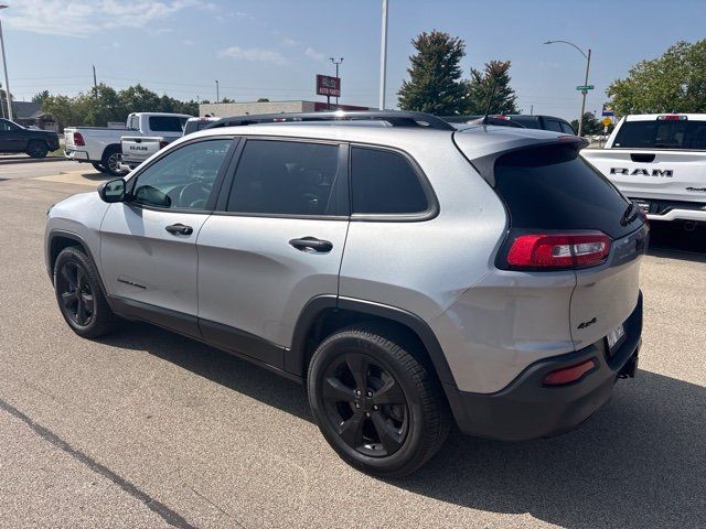 Used 2017 Jeep Cherokee Sport w/ Cold Weather Group AWD/4WD image 5