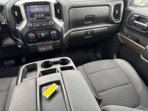 Used 2022 Chevrolet Silverado 1500 LT AWD/4WD image 16