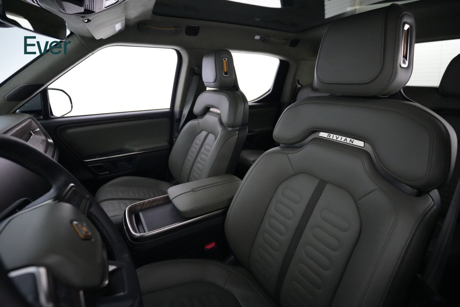 Used 2022 Rivian R1T Adventure AWD/4WD image 4