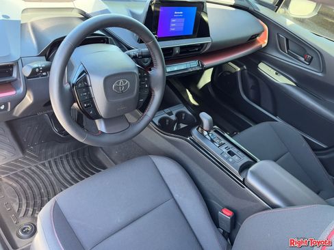 Used 2025 Toyota Prius Plug-In Hybrid FWD image 18