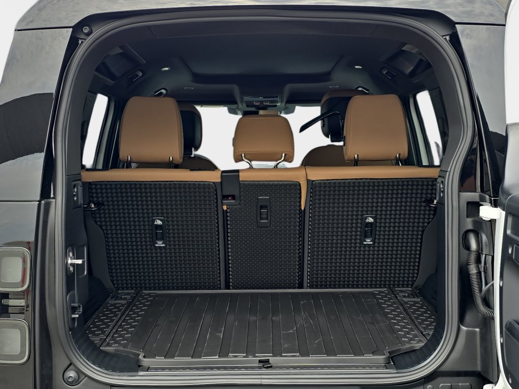 New 2026 Land Rover Defender 110 X-Dynamic SE AWD/4WD image 12