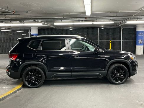 Certified 2022 Volkswagen Taos SE w/ Panoramic Sunroof Package image 38