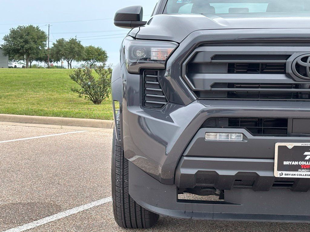 Used 2026 Toyota Tacoma SR5 AWD/4WD image 4