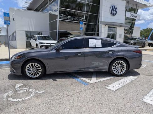 Used 2022 Lexus ES 350 Ultra Luxury w/ Accessory Package 2 FWD image 3