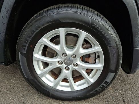 Used 2014 Jeep Cherokee Latitude w/ Comfort/Convenience Group image 3