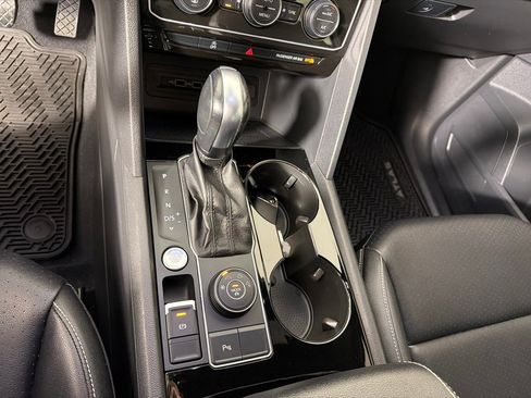 Used 2020 Volkswagen Atlas Cross Sport SEL image 20