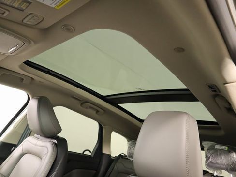 New 2025 Lincoln Corsair Reserve w/ Equipment Group 202A image 16