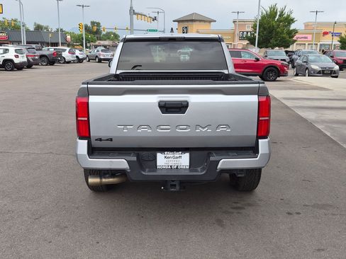 Used 2025 Toyota Tacoma TRD Off-Road AWD/4WD image 7
