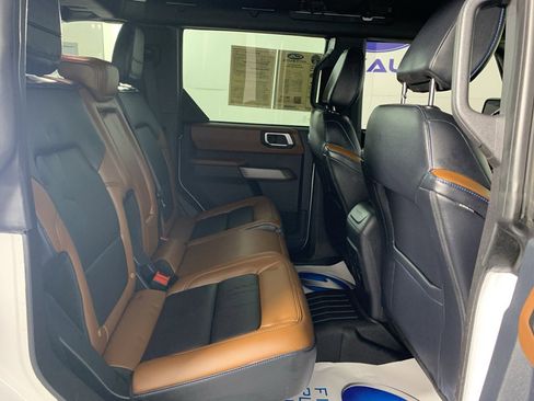 Used 2023 Ford Bronco Outer Banks w/ Sasquatch Package image 38