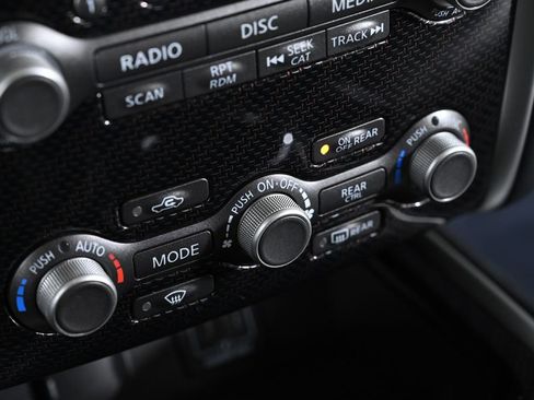 Used 2019 Nissan Pathfinder SL image 20