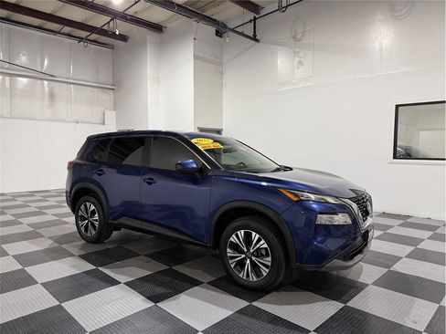 Used 2022 Nissan Rogue SV image 1