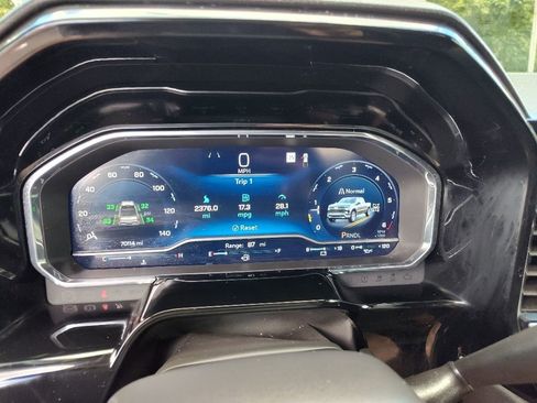 Used 2023 Chevrolet Silverado 1500 LT AWD/4WD image 16