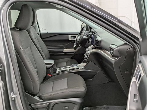 Used 2023 Ford Explorer XLT AWD/4WD image 16