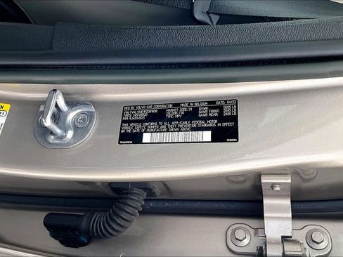 Certified 2023 Volvo XC40 B5 Plus AWD/4WD image 44