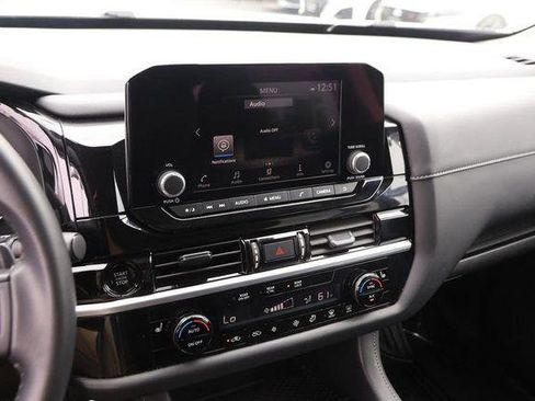Used 2025 Nissan Pathfinder SV AWD/4WD image 17