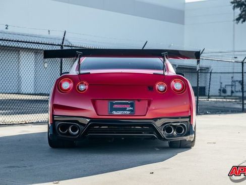 Used 2020 Nissan GT-R Premium w/ Premium Interior Package image 17