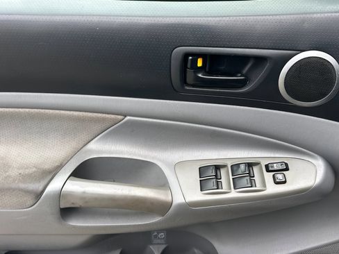 Used 2006 Toyota Tacoma Base image 10