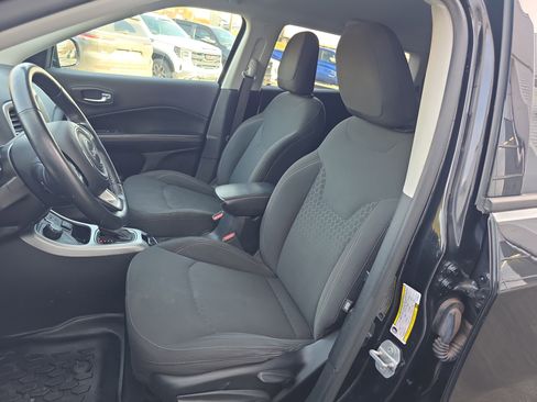 Used 2019 Jeep Compass Sport image 2