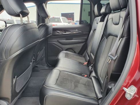 Used 2023 Jeep Grand Cherokee Altitude RWD image 22
