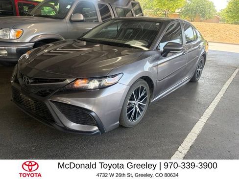 Used 2021 Toyota Camry SE w/ Convenience Package FWD image 1