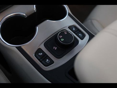 Used 2019 GMC Terrain Denali w/ Comfort Package image 17