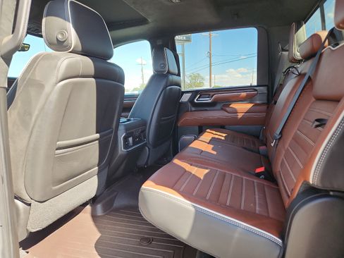 Used 2024 GMC Sierra 2500 Denali Ultimate AWD/4WD image 8
