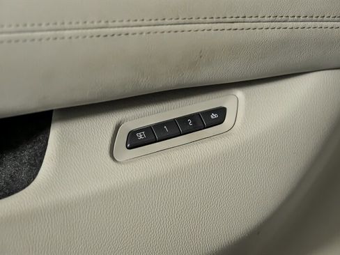 Used 2015 Cadillac Escalade Premium image 16