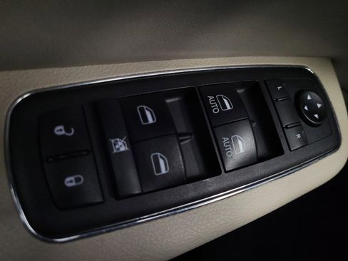 Used 2018 Chrysler 300 Touring w/ Sport Appearance Package image 27