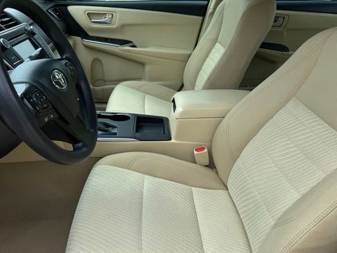 Used 2016 Toyota Camry LE FWD image 10