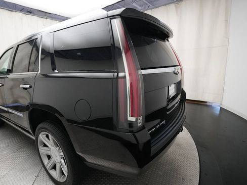 Used 2019 Cadillac Escalade Premium Luxury image 35