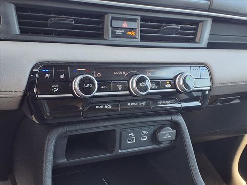 Used 2024 Honda Pilot Elite image 11
