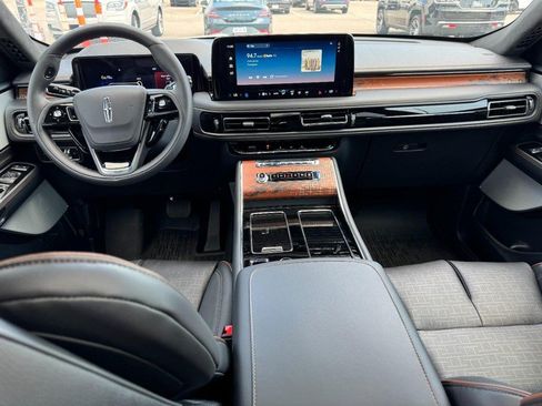 Used 2026 Lincoln Aviator Black Label w/ Dynamic Handling Package AWD/4WD image 9