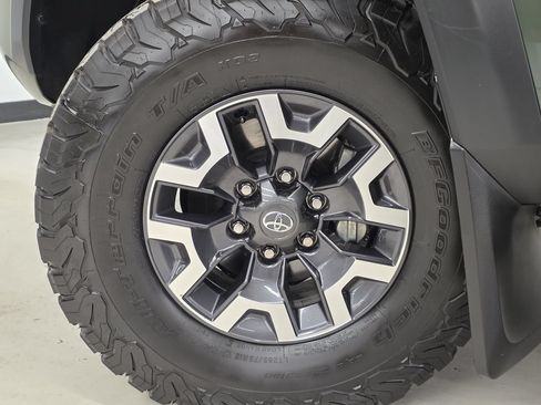 Used 2021 Toyota Tacoma TRD Off-Road w/ Technology Package AWD/4WD image 44